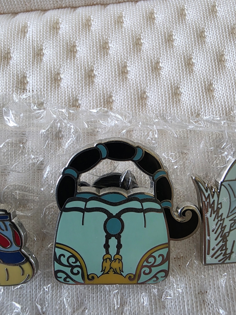 DISNEY Princess Handbag Pins - Picture 13 of 15